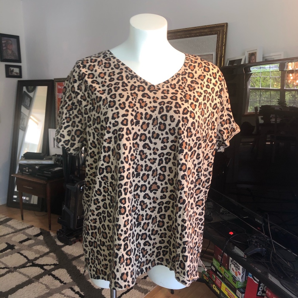 Ava and viv 4x leopard print stretchy tshirt